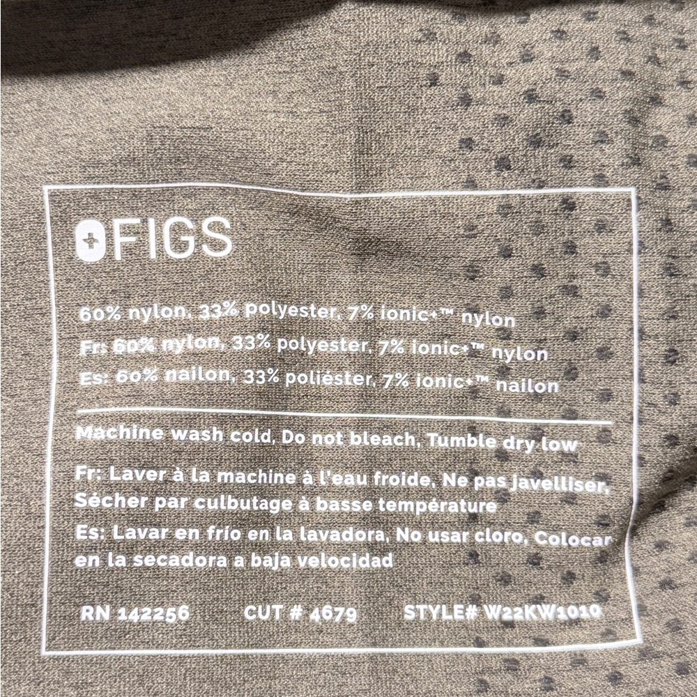 NEW Figs Salta Seamless Long Sleeve Underscrub Size Medium Moss - Picture 7 of 8